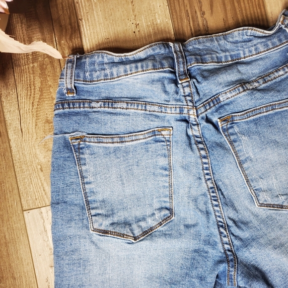 KanCan Distressed Stretchy Blue Women's Cuffed Jean Shorts Size W7/27 - Picture 13 of 16